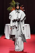 セイヴソン 2023-24年秋冬コレクション - 非日常の個人的な世界｜写真35