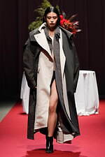 セイヴソン 2023-24年秋冬コレクション - 非日常の個人的な世界｜写真39