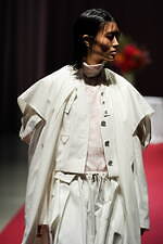 セイヴソン 2023-24年秋冬コレクション - 非日常の個人的な世界｜写真41