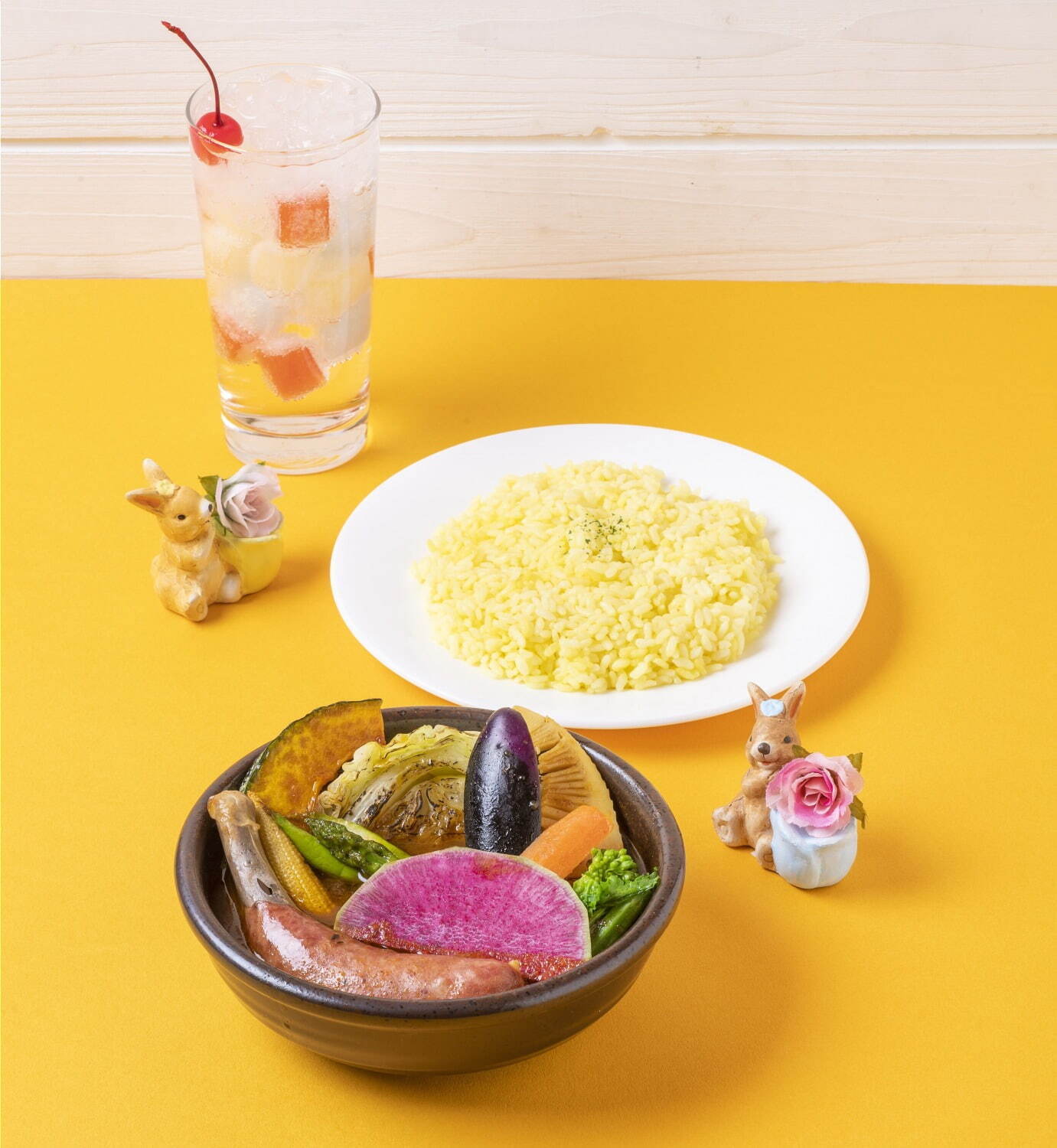 春の野菜と骨付きソーセージのスープカレー 1,420円
カラフルゼリーソーダ☆ 500円