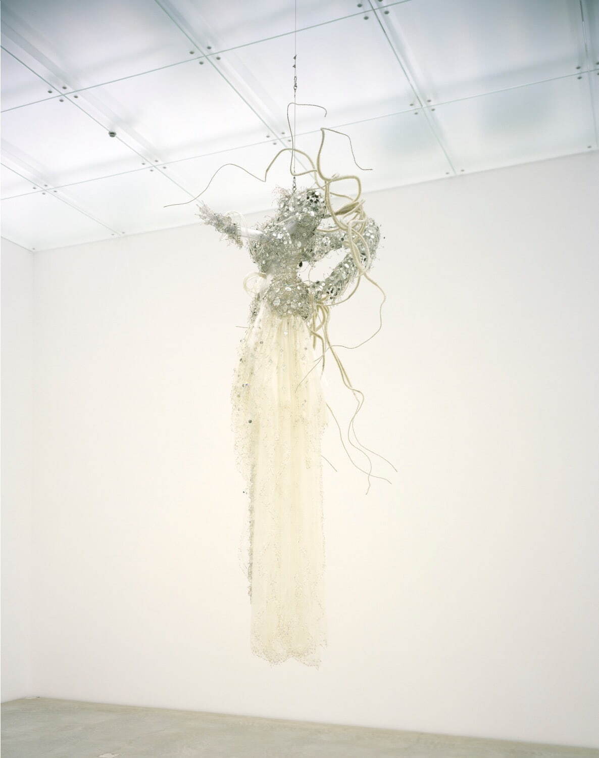 イ・ブル 《出現》 2001年 金沢21世紀美術館蔵
© LEE Bul
photo: NAKAMICHI Atsushi / Nacása & Partners