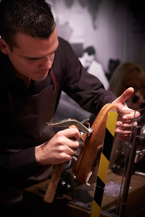 GUCCI日本上陸50周年カプセルコレクション発売 - 職人の仕事を生で見られるイベントも | 写真