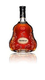 ヘネシー×キム・ジョーンズの限定コニャックボトル、“クチュールドレス”のようなボトルケース｜写真15