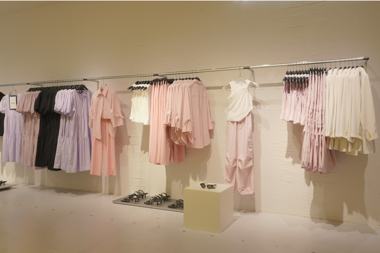 日本初｜H&M新店が銀座・並木通りに - インテリアブランド「H&M ホーム」展開、日本初コーヒーショップも