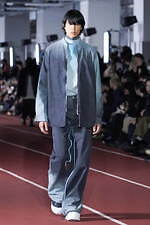 ヴェイン 2023年秋冬コレクション - “黒”との対話による多様な表現｜写真14