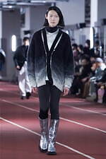 ヴェイン 2023年秋冬コレクション - “黒”との対話による多様な表現｜写真21