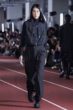 ヴェイン 2023年秋冬コレクション - “黒”との対話による多様な表現｜写真4