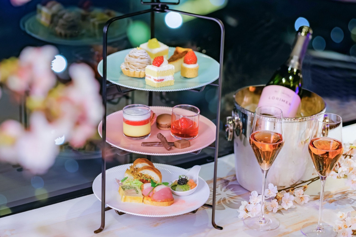 あまおう苺スイーツ×ロゼワインを夜景と楽しむ「夜桜ハイティー」ホテルニューオータニ大阪で
