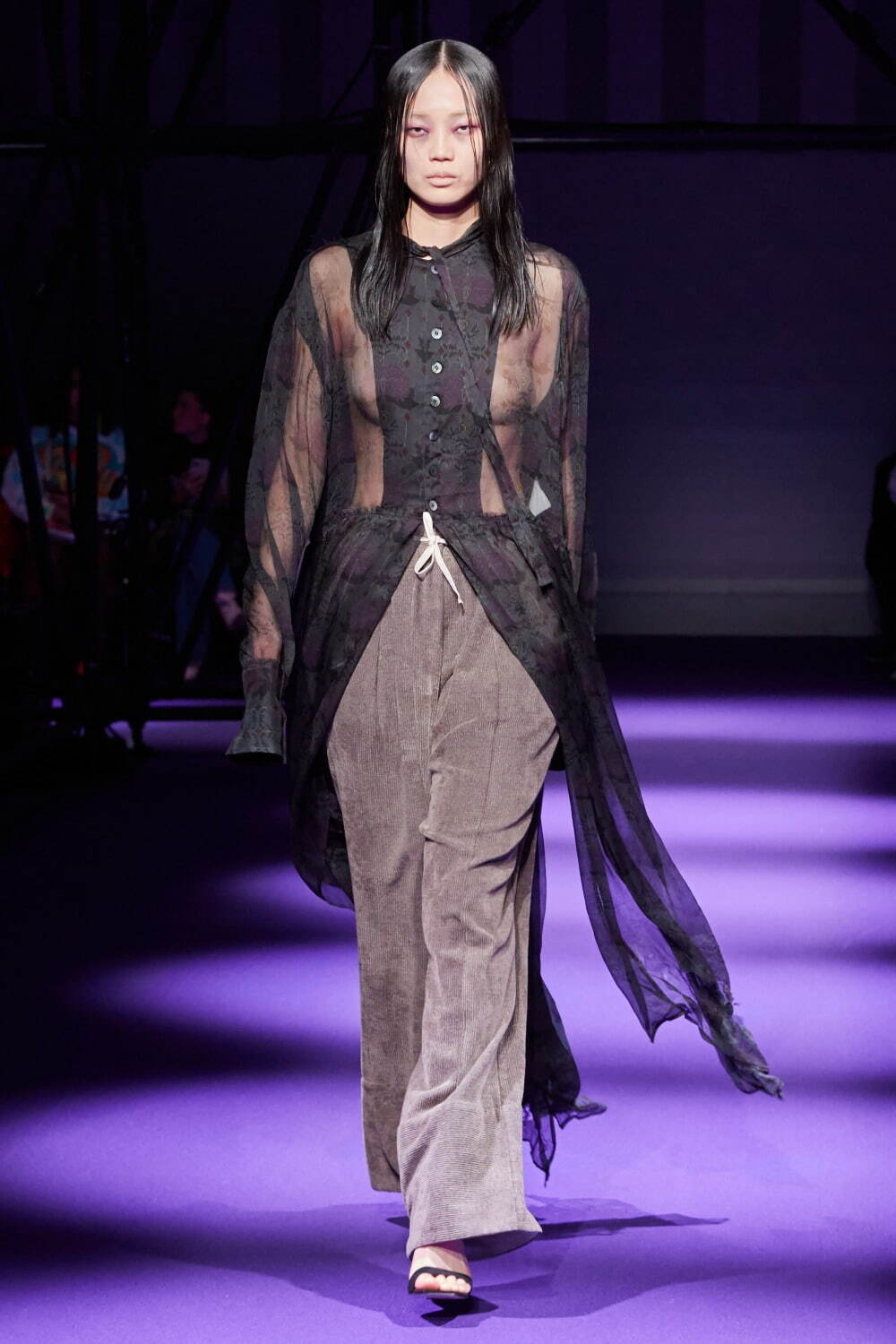 へオース(HEōS) 2023-24年秋冬ウィメンズ&メンズコレクション  - 写真3