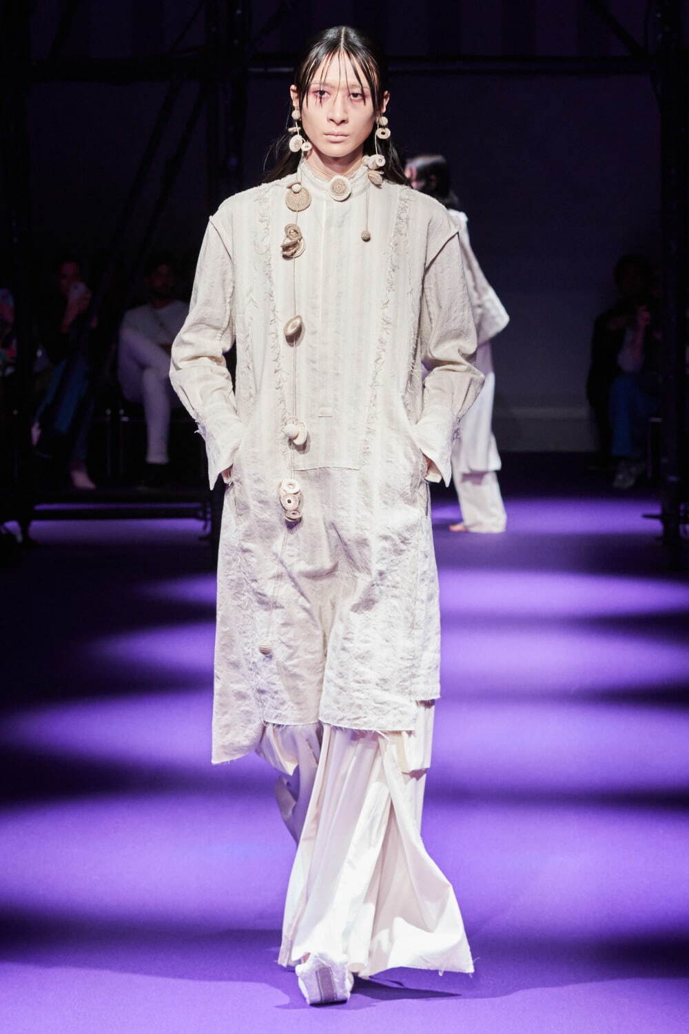 へオース(HEōS) 2023-24年秋冬ウィメンズ&メンズコレクション  - 写真6