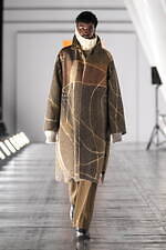 ヨーク 2023-24年秋冬コレクション - ベン・ニコルソン、境界線のない淡い色彩と幾何学模様｜写真1