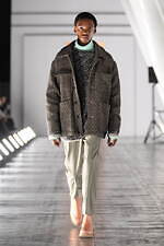 ヨーク 2023-24年秋冬コレクション - ベン・ニコルソン、境界線のない淡い色彩と幾何学模様｜写真16