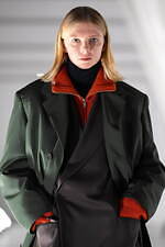 ヨーク 2023-24年秋冬コレクション - ベン・ニコルソン、境界線のない淡い色彩と幾何学模様｜写真26