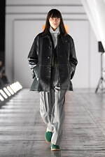 ヨーク 2023-24年秋冬コレクション - ベン・ニコルソン、境界線のない淡い色彩と幾何学模様｜写真43