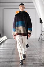 ヨーク 2023-24年秋冬コレクション - ベン・ニコルソン、境界線のない淡い色彩と幾何学模様｜写真50