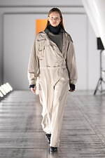 ヨーク 2023-24年秋冬コレクション - ベン・ニコルソン、境界線のない淡い色彩と幾何学模様｜写真56