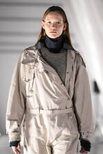 ヨーク 2023-24年秋冬コレクション - ベン・ニコルソン、境界線のない淡い色彩と幾何学模様｜写真57