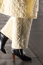 ヨーク 2023-24年秋冬コレクション - ベン・ニコルソン、境界線のない淡い色彩と幾何学模様｜写真61