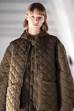 ヨーク 2023-24年秋冬コレクション - ベン・ニコルソン、境界線のない淡い色彩と幾何学模様｜写真67