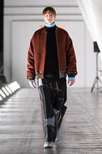 ヨーク 2023-24年秋冬コレクション - ベン・ニコルソン、境界線のない淡い色彩と幾何学模様｜写真79