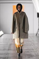 ヨーク 2023-24年秋冬コレクション - ベン・ニコルソン、境界線のない淡い色彩と幾何学模様｜写真87