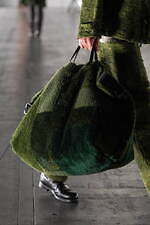 ヨーク 2023-24年秋冬コレクション - ベン・ニコルソン、境界線のない淡い色彩と幾何学模様｜写真96