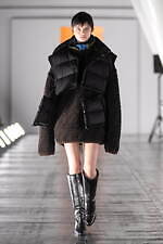 ヨーク 2023-24年秋冬コレクション - ベン・ニコルソン、境界線のない淡い色彩と幾何学模様｜写真101