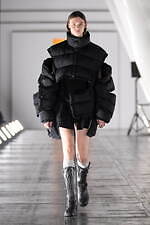 ヨーク 2023-24年秋冬コレクション - ベン・ニコルソン、境界線のない淡い色彩と幾何学模様｜写真104