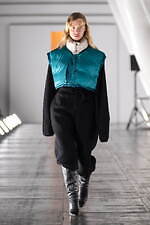 ヨーク 2023-24年秋冬コレクション - ベン・ニコルソン、境界線のない淡い色彩と幾何学模様｜写真107