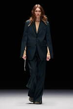 ハイク 2023-24年秋冬コレクション - 時にハンサムに、時に女性らしく｜写真31