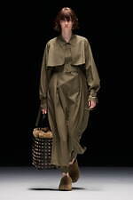 ハイク 2023-24年秋冬コレクション - 時にハンサムに、時に女性らしく｜写真33