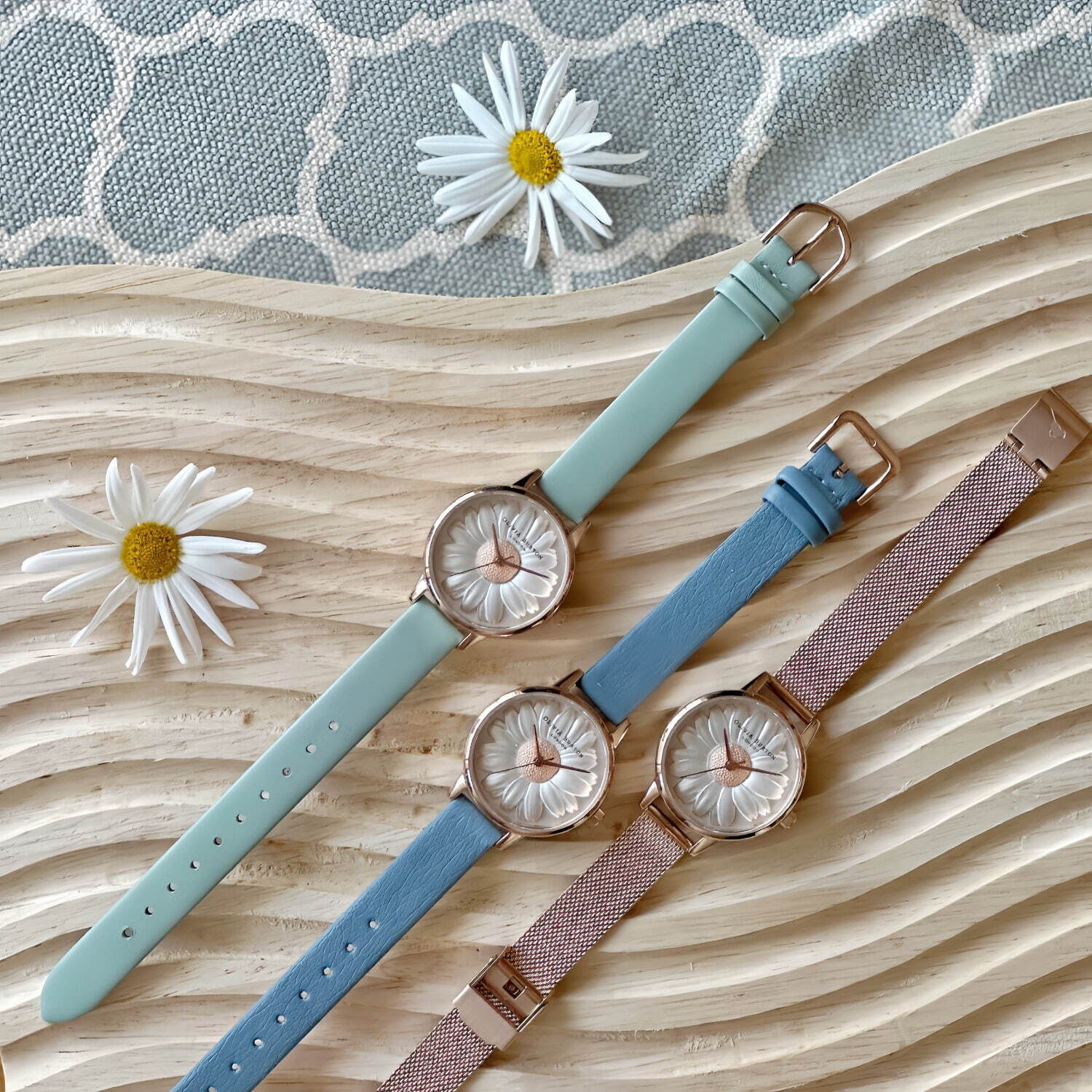 オリビア・バートン“立体デイジー”の腕時計＆付け替えベルトセット、春色チョークブルーやミント｜写真13