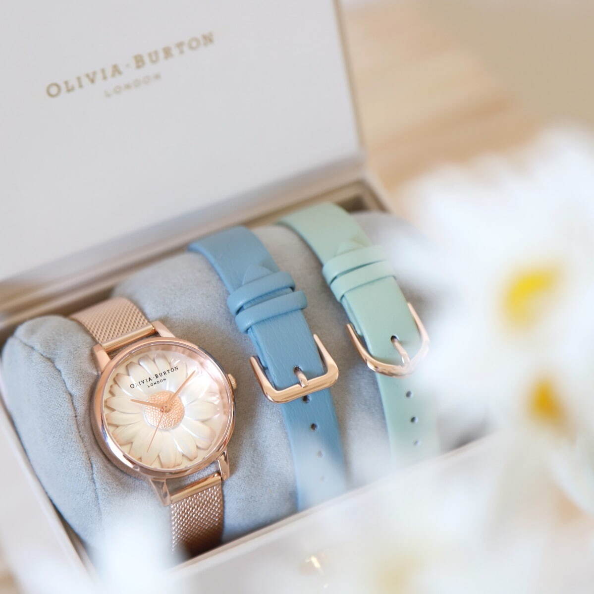オリビア・バートン“立体デイジー”の腕時計＆付け替えベルトセット、春色チョークブルーやミント｜写真6