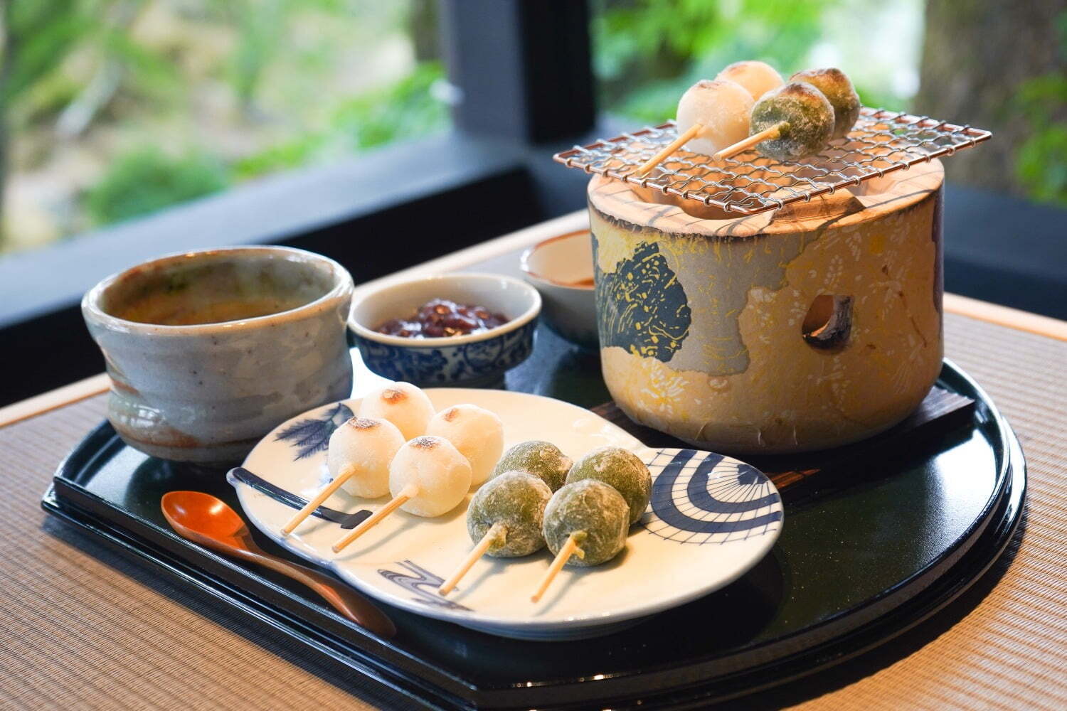 パフェ｜“枝垂桜”咲く京都の穴場お花見スポット「イクスカフェ祇園八坂」手焼きの団子＆わらび餅入りパフェ