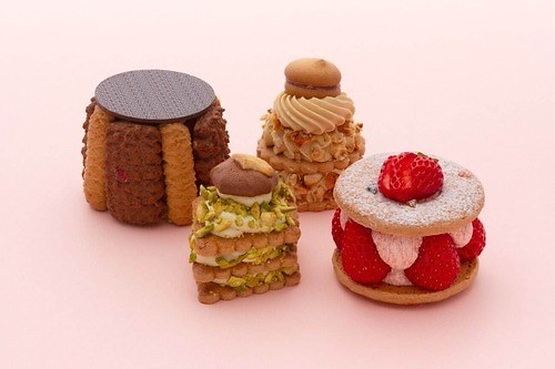 サダハル・アオキ×泉屋東京店、“人気クッキー”使用の苺たっぷりケーキ＆ピスタチオケーキ