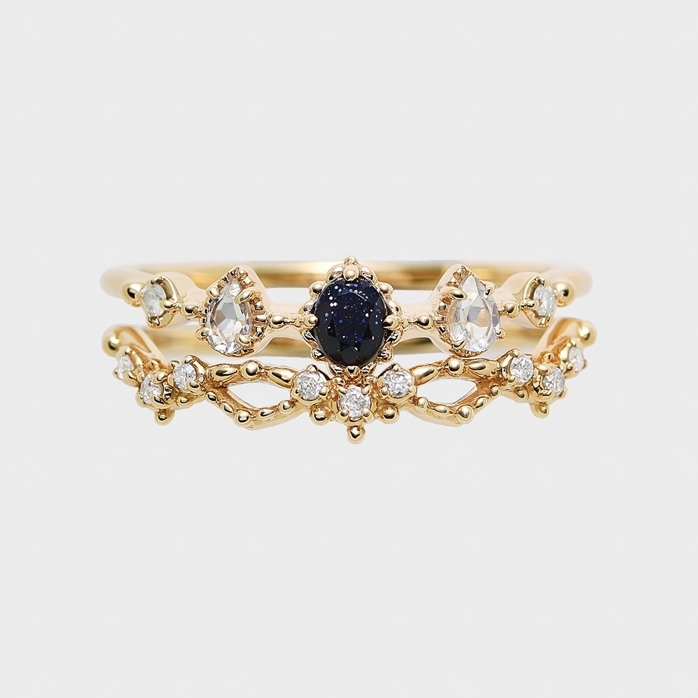 上から)リング 40,700円/ K10,blue gold stone,labradorite and diamond
リング 38,500円/ K10 and diamond