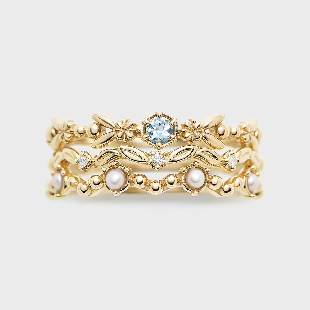 上から)リング 34,100円/ K10 and aquamarine
リング 29,700円/ K10 and diamond
リング 31,900円/ K10 and pearl