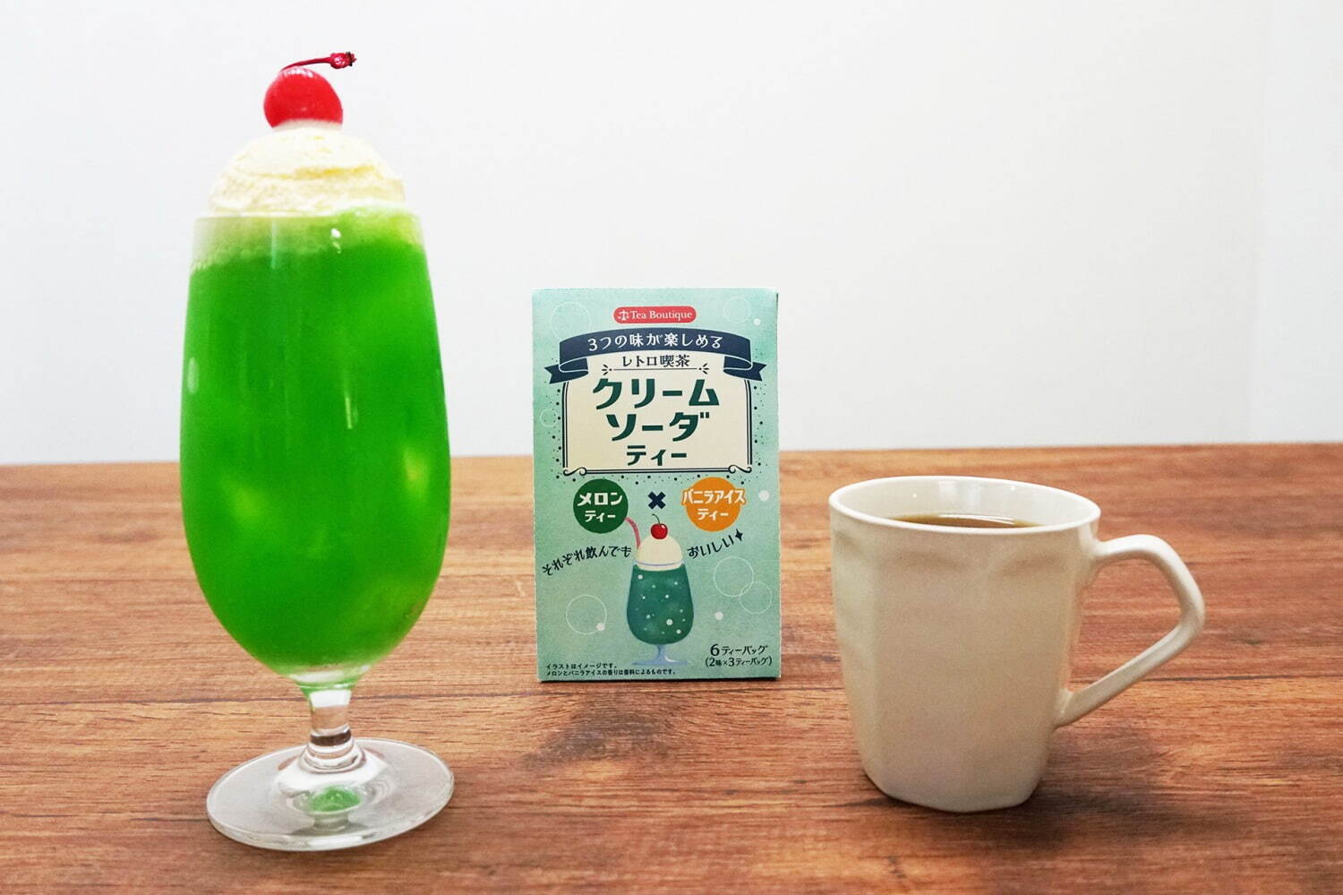 「レトロ喫茶」クリームソーダティー 594円