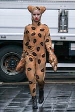 アキ マスダ 2023年秋冬コレクション - 夢と空想の旅を出発点に｜写真4