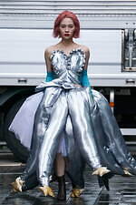 アキ マスダ 2023年秋冬コレクション - 夢と空想の旅を出発点に｜写真11