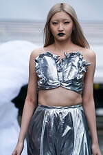 アキ マスダ 2023年秋冬コレクション - 夢と空想の旅を出発点に｜写真17