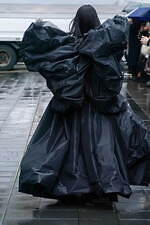 アキ マスダ 2023年秋冬コレクション - 夢と空想の旅を出発点に｜写真20