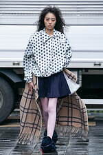 サヤカアサノ 2023年秋冬コレクション - いとおしく、いたわしい、寝起きの瞬間｜写真6