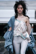 サヤカアサノ 2023年秋冬コレクション - いとおしく、いたわしい、寝起きの瞬間｜写真20