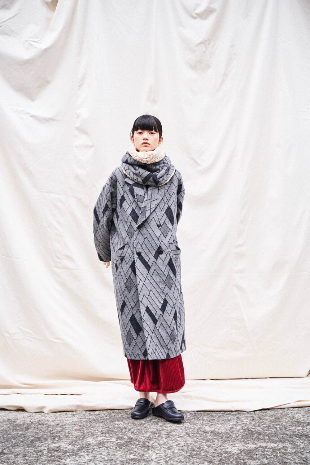スニュウ 2023-24年秋冬｜female チェスターコート