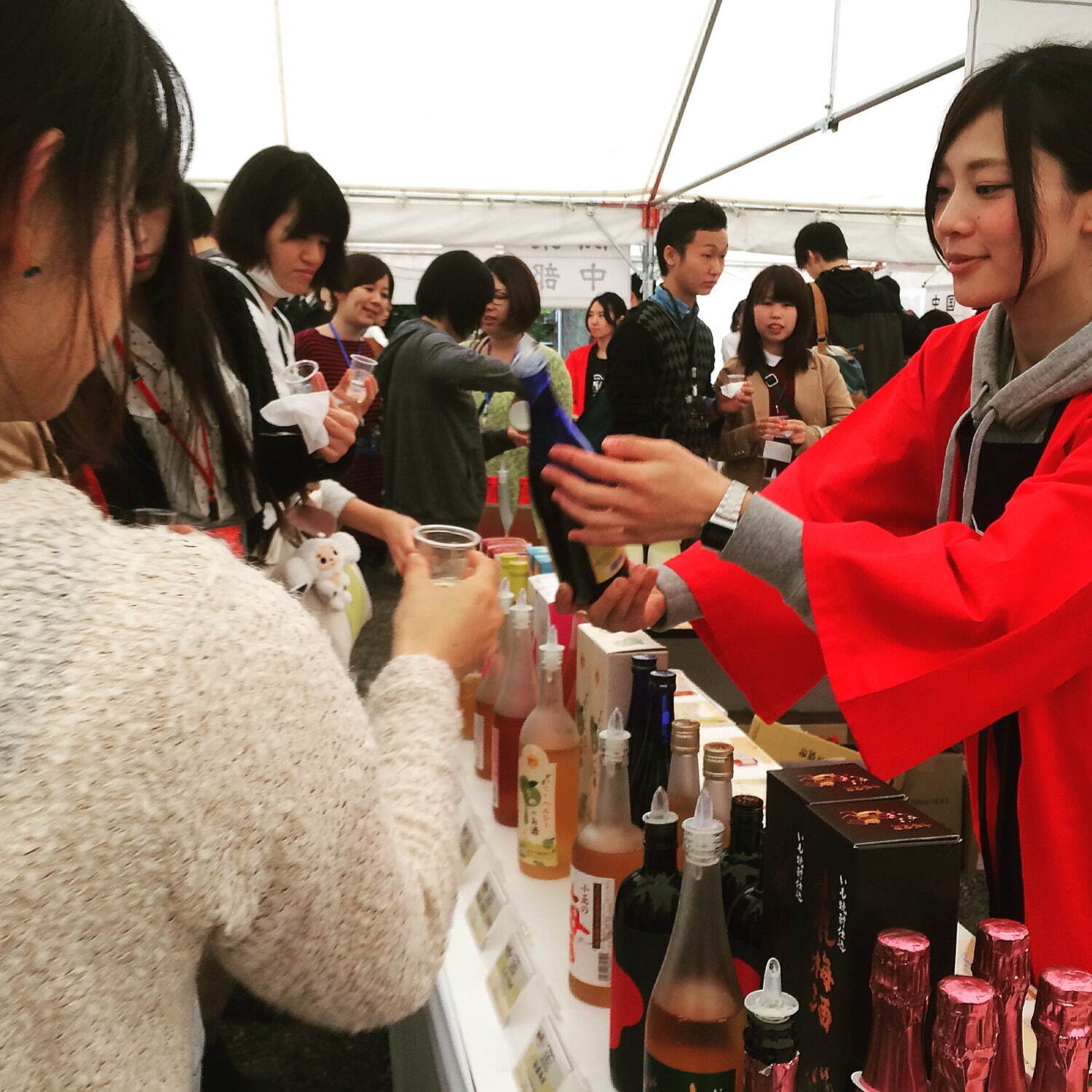 「全国梅酒まつり」JR博多駅前広場で、全国から集まる“154種類”の梅酒を飲み比べ｜写真2