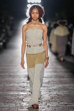 フミエ タナカ 2023-24年秋冬コレクション - 過ぎ行く日々の儚さと、“今日”の幸せ｜写真10