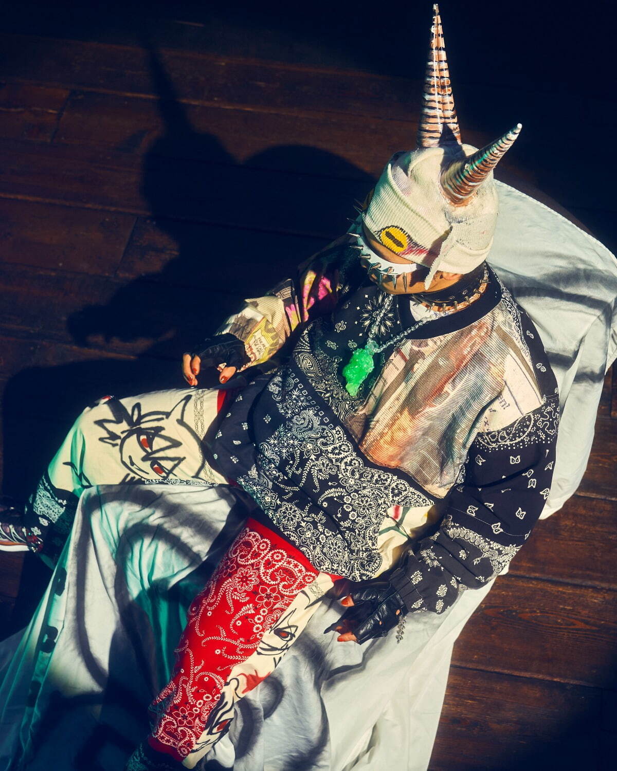 チルドレン・オブ・ザ・ディスコーダンス ×ヤギ、“バンダナとアートワーク”をパッチワークしたシャツ｜写真3