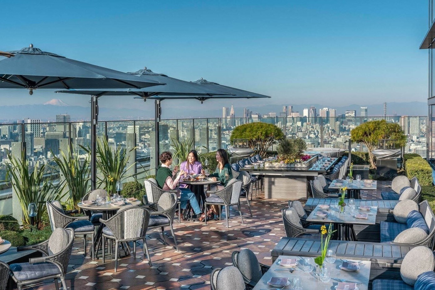 アペリティーボ｜フォーシーズンズホテル東京大手町「天空テラス」限定オープン、“地上200m”の絶景イタリアン
