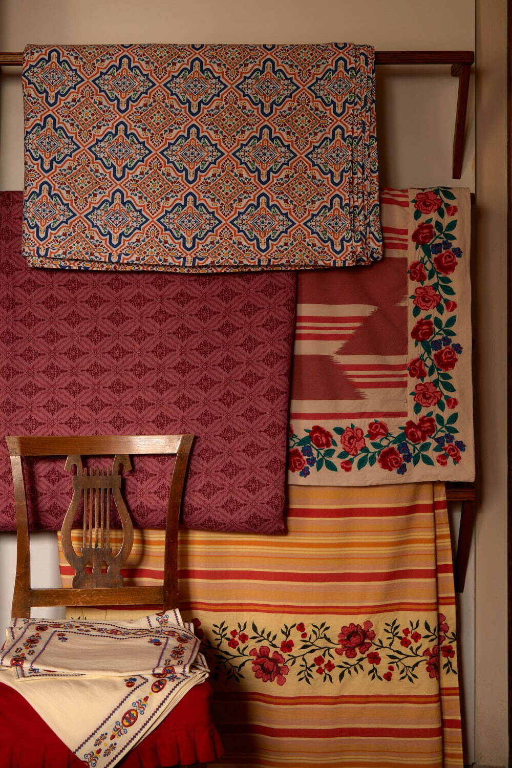 ZARA HOME“海外の風景”着想のテーブルウェア、花を描いた食器やキャベツ型プレートなど｜写真6